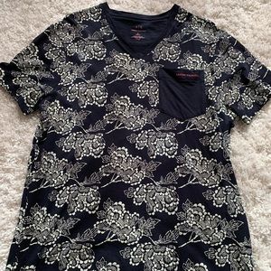 Armani Exchange men’s vneck tee